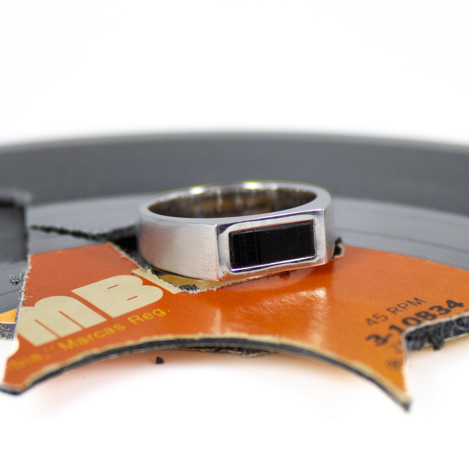 Fine Jewelry Hand Carved Silver Platinum Willie Nelson Vinyl Inlay Mens Wedding Band.a Image