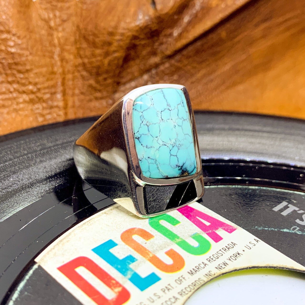 Fine Jewelry Silver Platinum Turquoise and Vinyl Inlay Mens Signet Ring